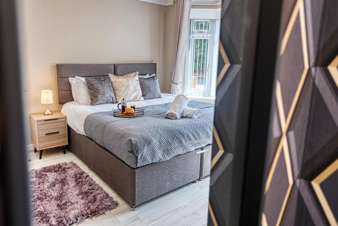 Elegant 5 Bed House - Sleeps 9, Central Solihull, Nec, Jlr, Hs2, Resorts World, Airport Business And Leisure Stays, Exteriör bild