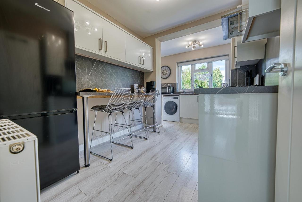 Elegant 5 Bed House - Sleeps 9, Central Solihull, Nec, Jlr, Hs2, Resorts World, Airport Business And Leisure Stays, Exteriör bild