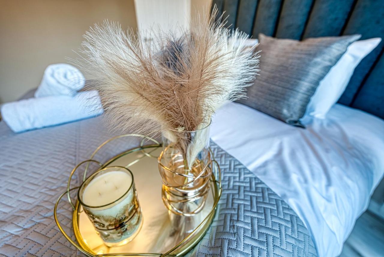 Elegant 5 Bed House - Sleeps 9, Central Solihull, Nec, Jlr, Hs2, Resorts World, Airport Business And Leisure Stays, Exteriör bild