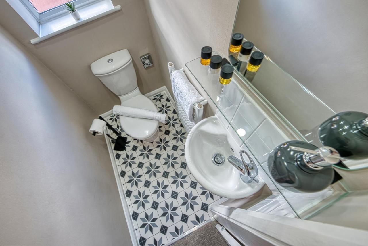 Elegant 5 Bed House - Sleeps 9, Central Solihull, Nec, Jlr, Hs2, Resorts World, Airport Business And Leisure Stays, Exteriör bild
