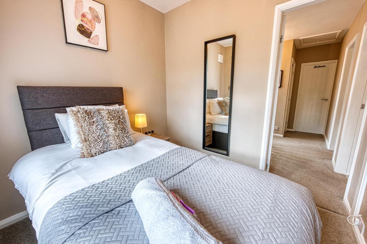 Elegant 5 Bed House - Sleeps 9, Central Solihull, Nec, Jlr, Hs2, Resorts World, Airport Business And Leisure Stays, Exteriör bild