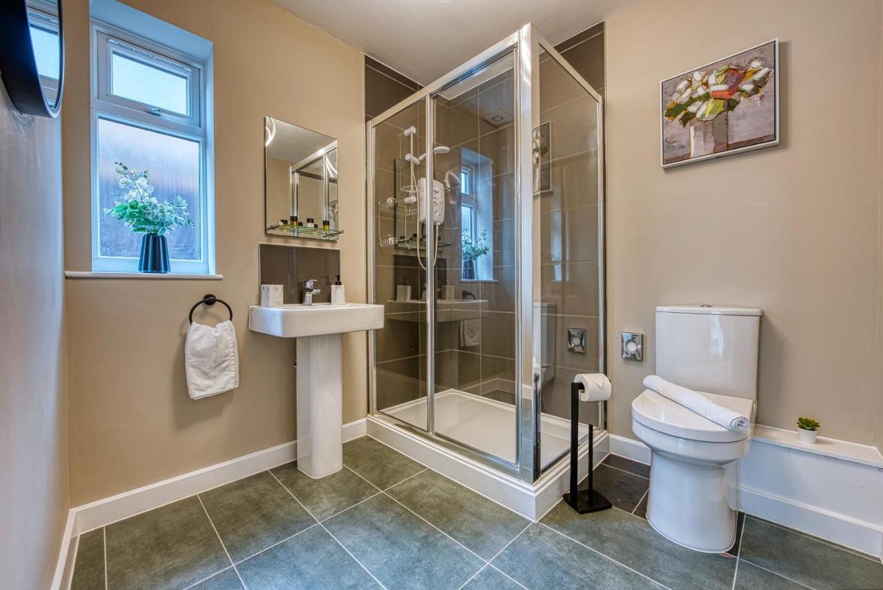 Elegant 5 Bed House - Sleeps 9, Central Solihull, Nec, Jlr, Hs2, Resorts World, Airport Business And Leisure Stays, Exteriör bild